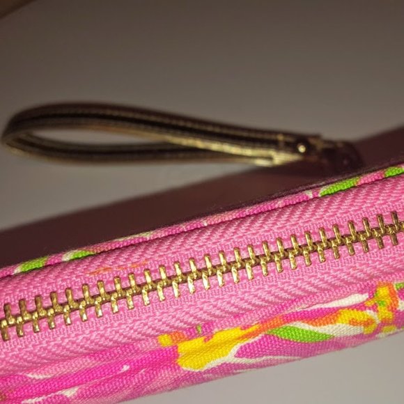 PINK PULITZER PERFECTION: PICK UP PROMPTLY! Lilly P. Beautiful ID Phone Wristlet - Picture 7 of 15
